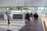 Stadtwerke Pfaffenhofen - Kommunalunternehmen baut Bühne für Gautrachtenfest in der Stadtwerke-Arena