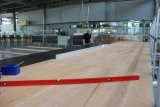 Stadtwerke Pfaffenhofen - Kommunalunternehmen baut Bühne für Gautrachtenfest in der Stadtwerke-Arena