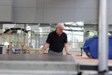 Stadtwerke Pfaffenhofen - Kommunalunternehmen baut Bühne für Gautrachtenfest in der Stadtwerke-Arena