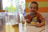 Stadtwerke Pfaffenhofen - Stadtwerke spenden Trinkgläser für Kindergärten in Pfaffenhofen